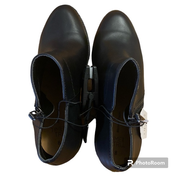 Time & Tru  Black Zipper Bootie - Picture 3 of 7